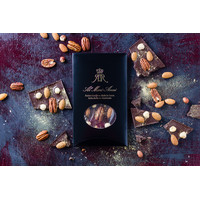 AL MARI ANNI | WHITE CHOCOLATE WITH BLACK CURRANT, CRANBERRIES, SPRINKLED WITH BLACK CURRANT FLAKES